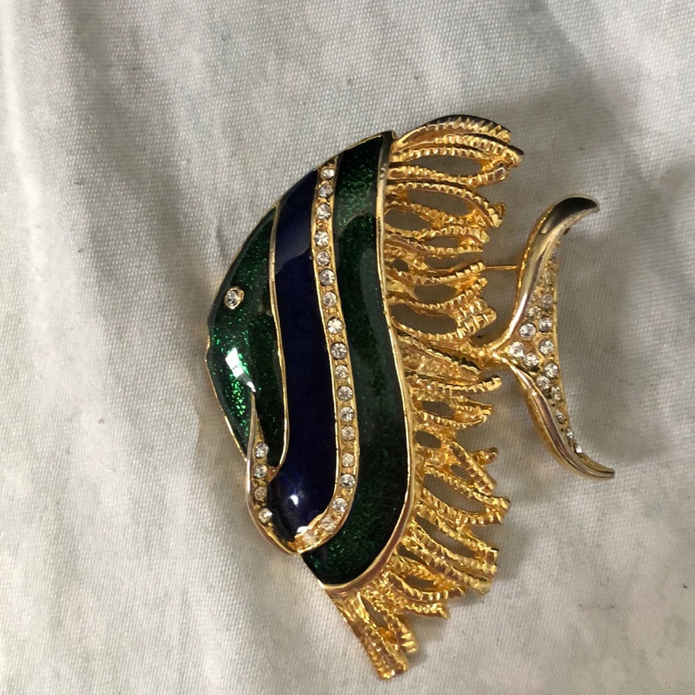 Fish pin